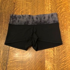lululemon Groove Boy-shorts / Reversible - NWOT